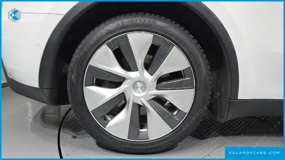 TESLA MODEL Y STANDARD RANGE RWD