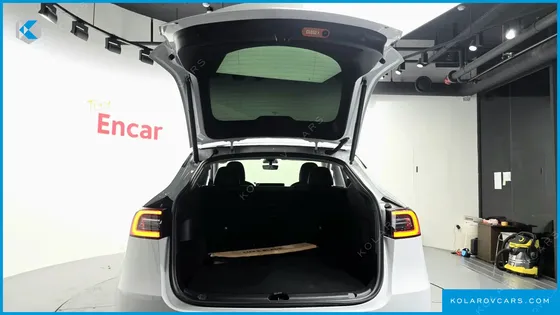 TESLA MODEL Y STANDARD RANGE RWD