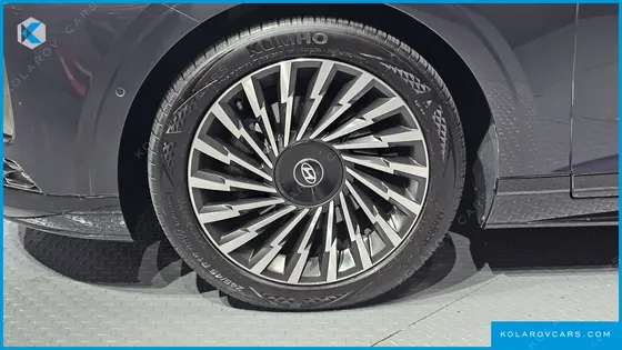 HYUNDAI GRANDEUR 2,5 GASOLINE 2WD