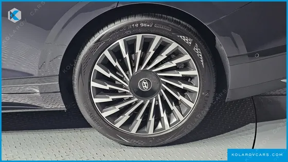 HYUNDAI GRANDEUR 2,5 GASOLINE 2WD