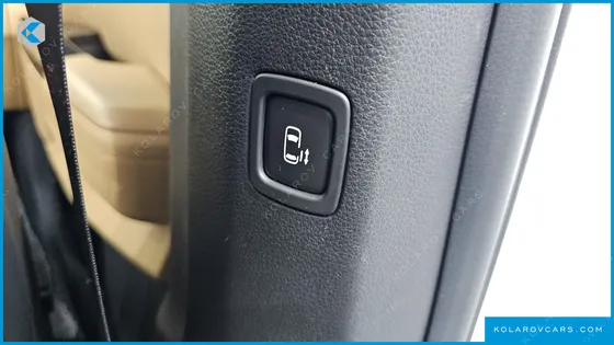 KIA CARNIVAL GASOLINE 9-SEATER SIGNATURE