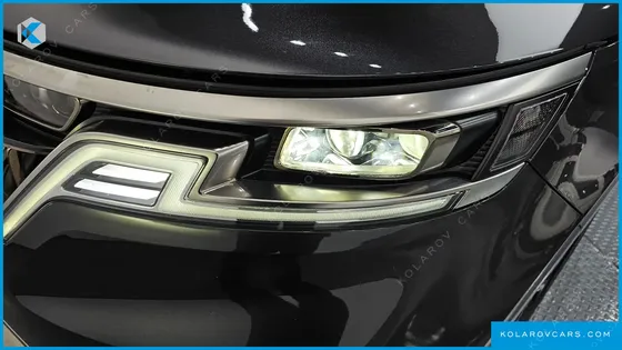 KIA CARNIVAL GASOLINE 9-SEATER SIGNATURE