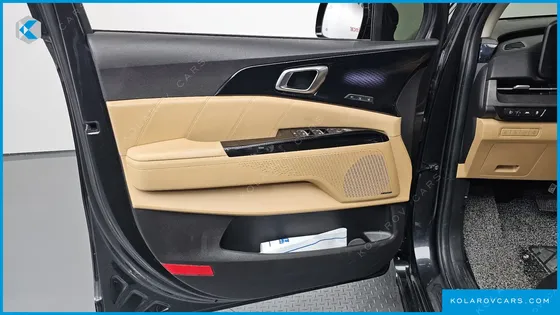 KIA CARNIVAL GASOLINE 9-SEATER SIGNATURE