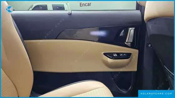 KIA CARNIVAL GASOLINE 9-SEATER SIGNATURE
