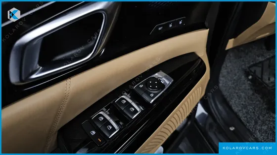 KIA CARNIVAL GASOLINE 9-SEATER SIGNATURE