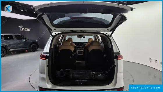 KIA CARNIVAL 9-SEATER NOBLESSE