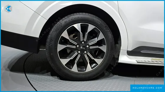 KIA CARNIVAL 7-SEATER SIGNATURE