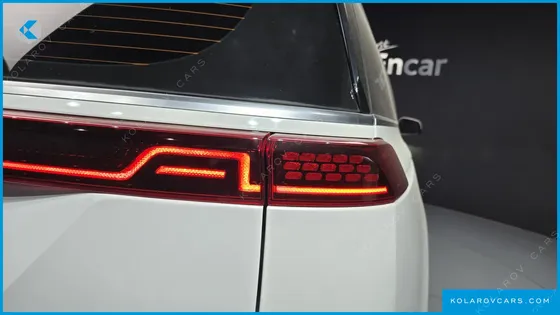 KIA CARNIVAL 7-SEATER SIGNATURE