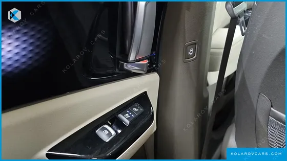 KIA CARNIVAL GASOLINE 9-SEATER HI-LIMOUSINE