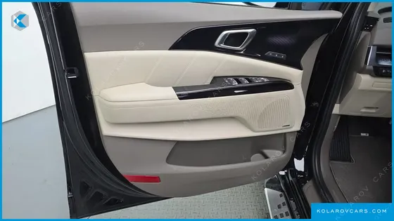 KIA CARNIVAL GASOLINE 7-SEATER HI-LIMOUSINE