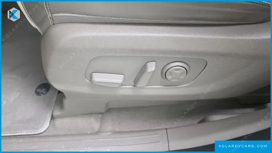 KIA CARNIVAL GASOLINE 7-SEATER HI-LIMOUSINE
