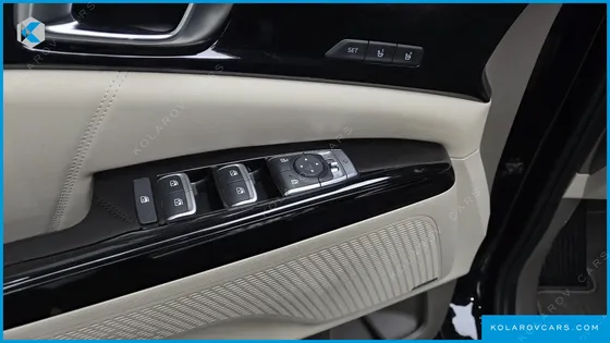 KIA CARNIVAL GASOLINE 7-SEATER HI-LIMOUSINE
