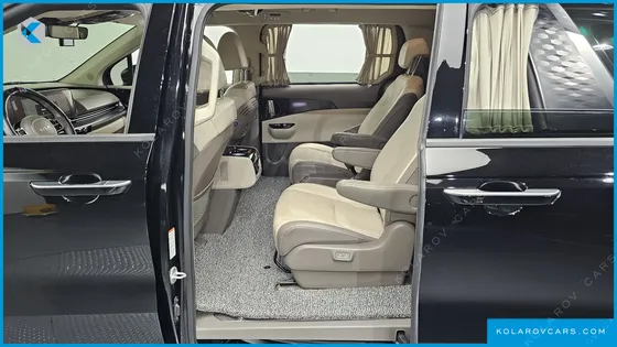 KIA CARNIVAL 9-SEATER HI-LIMOUSINE