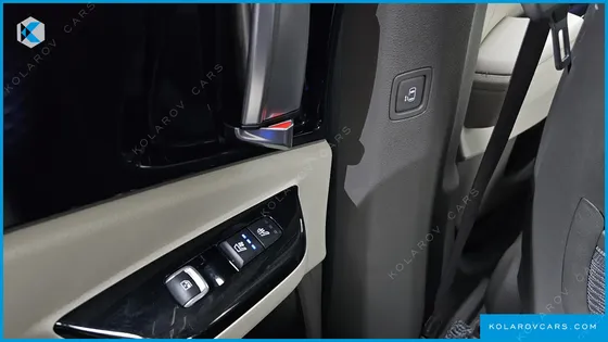 KIA CARNIVAL 9-SEATER HI-LIMOUSINE