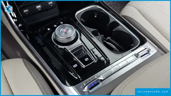 KIA CARNIVAL GASOLINE 7-SEATER SIGNATURE