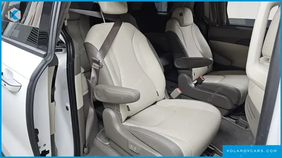 KIA CARNIVAL HEV 9-SEATER HI-LIMOUSINE
