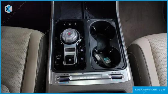 KIA CARNIVAL GASOLINE 7-SEATER GRAVITY
