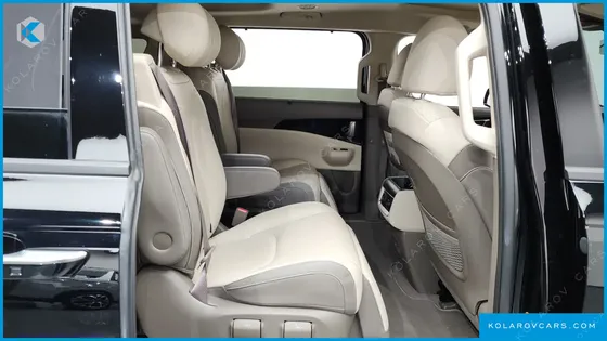KIA CARNIVAL GASOLINE 7-SEATER GRAVITY