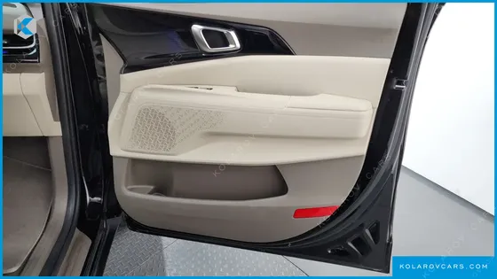 KIA CARNIVAL GASOLINE 7-SEATER GRAVITY
