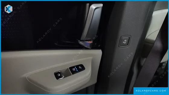 KIA CARNIVAL GASOLINE 7-SEATER GRAVITY