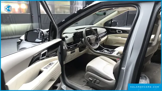 KIA CARNIVAL GASOLINE 7 SEATER X LINE