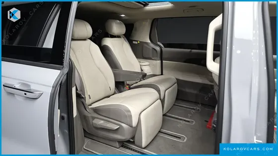 KIA CARNIVAL GASOLINE 7 SEATER X LINE