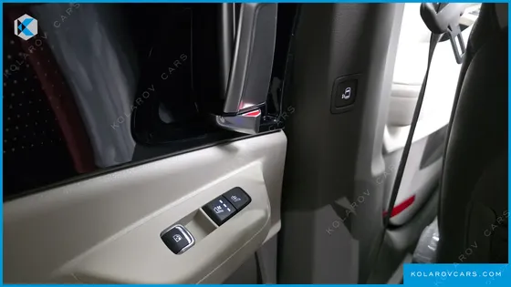 KIA CARNIVAL GASOLINE 7 SEATER X LINE
