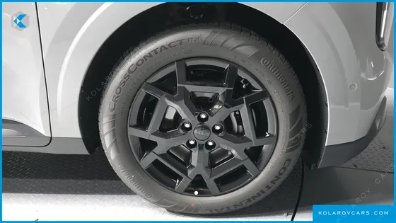 KIA CARNIVAL GASOLINE 7 SEATER X LINE