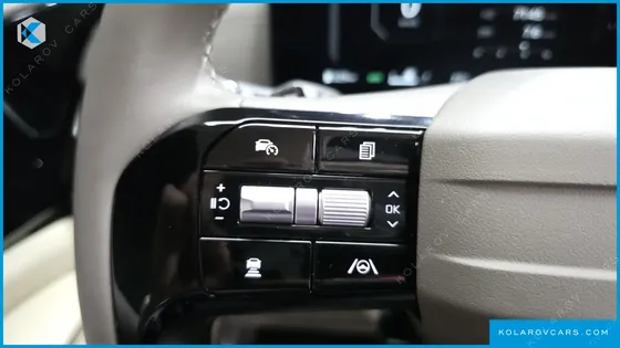 KIA CARNIVAL GASOLINE 7 SEATER X LINE