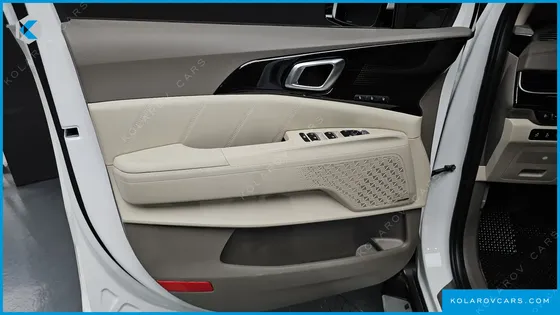 KIA CARNIVAL GASOLINE 7-SEATER HI LIMOUSINE