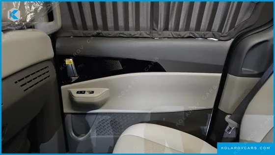 KIA CARNIVAL GASOLINE 7-SEATER HI LIMOUSINE