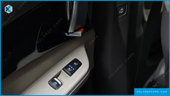 KIA CARNIVAL GASOLINE 7-SEATER HI LIMOUSINE