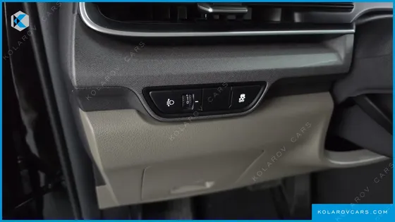 KIA CARNIVAL 9-SEATER PRESTIGE