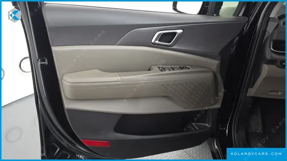 KIA CARNIVAL 9-SEATER PRESTIGE