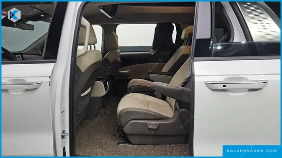 KIA CARNIVAL GASOLINE 9-SEATER HI LIMOUSINE