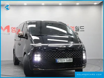 HYUNDAI STARIA 4WD LOUNGE 9-SEATER