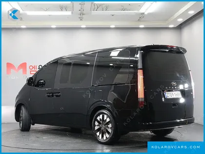 HYUNDAI STARIA 4WD LOUNGE 9-SEATER