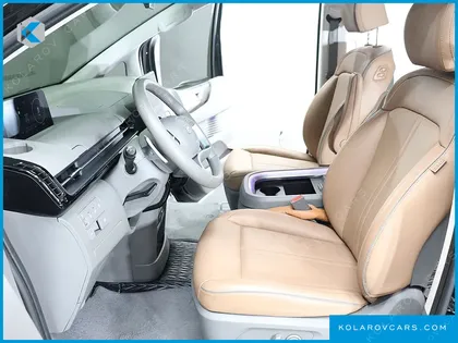 HYUNDAI STARIA 4WD LOUNGE 9-SEATER