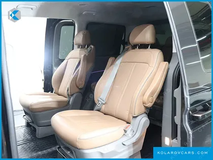 HYUNDAI STARIA 4WD LOUNGE 9-SEATER