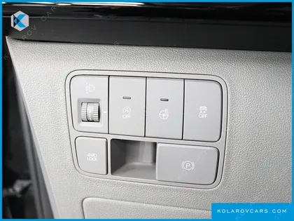 HYUNDAI STARIA 4WD LOUNGE 9-SEATER