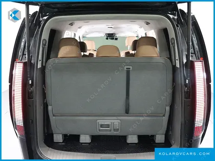 HYUNDAI STARIA 4WD LOUNGE 9-SEATER