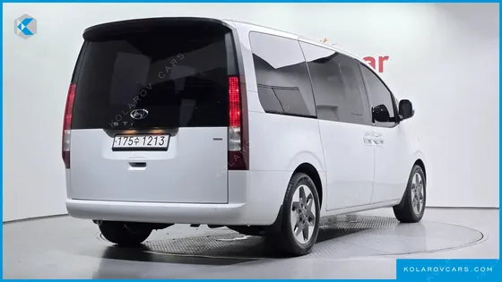 HYUNDAI STARIA 4WD TOURER 9-SEATER