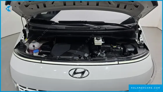 HYUNDAI STARIA 4WD TOURER 9-SEATER