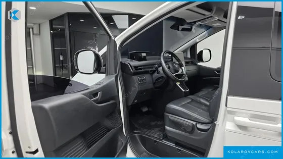 HYUNDAI STARIA 4WD TOURER 9-SEATER