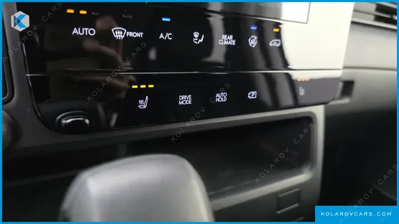 HYUNDAI STARIA 4WD TOURER 9-SEATER