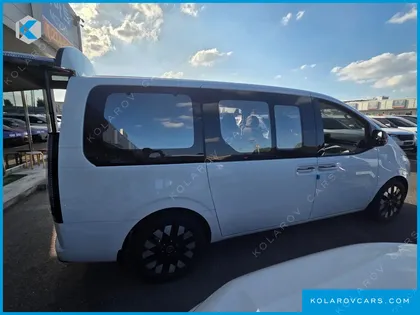 HYUNDAI STARIA 4WD LOUNGE 9-SEATER