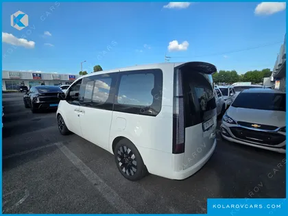 HYUNDAI STARIA 4WD LOUNGE 9-SEATER