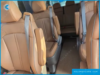 HYUNDAI STARIA 4WD LOUNGE 9-SEATER