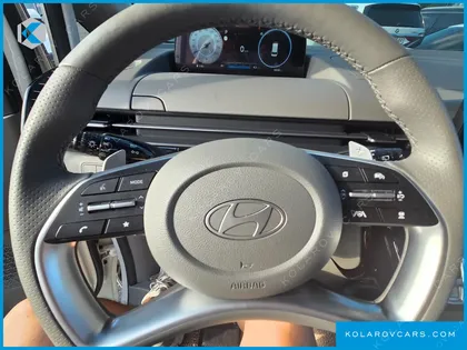 HYUNDAI STARIA 4WD LOUNGE 9-SEATER