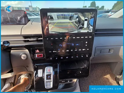 HYUNDAI STARIA 4WD LOUNGE 9-SEATER